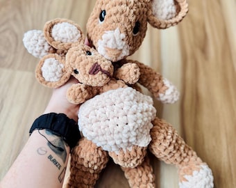 Mama & Baby Kangaroo Crochet Set – Handmade Plush Kangaroo with Joey – Soft Cuddly Nursery Gift