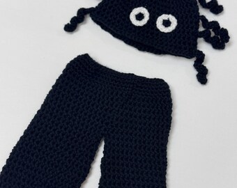Newborn Crochet Spider Costume – Handmade Halloween Photo Prop, Black with Purple Bow