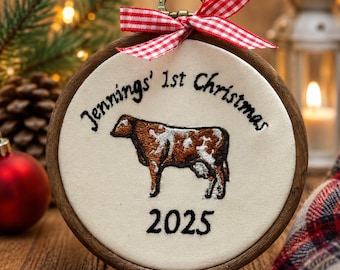 Décoration de vache brodée personnalisée | Souvenir du 1er Noël de bébé (4 po.)