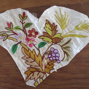 Antique French Silk 8 1/2&quot; x 5 1/2&quot; Vestment Embroidery 1800s Applique Frag Lovely (B)