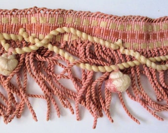 Tapicería francesa con flecos y ribetes antiguos de algodón rosa y crema, estilo shabby chic