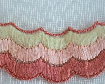 Adorno antiguo 13 1/4" Apliques Rayón Chinoiserie 3 aplicaciones/longitud Precioso