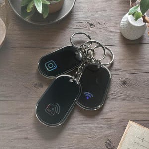 Chaveiro ou cartão NFC personalizado – Cartão de visita digital para compartilhamento instantâneo de contatos, Instagram e redes sociais – Criadores de conteúdo e proprietários de empresas.