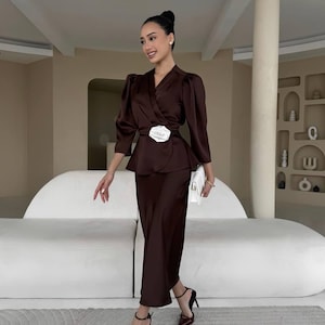 blouse and skirt suit,feminine suit,elegant suit,silk skirt,fashionable suit,beautiful blouse,women's suit,wedding outfit,bridesmaid suit image 8