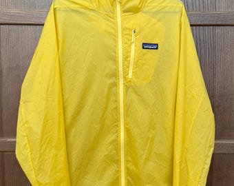 Patagonia Light Windbreakers Raincoats Yellow Jacket Men's Size L