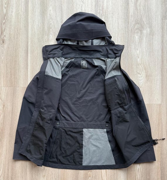 On Cloud Waterproof Explorer Jacket - image 8
