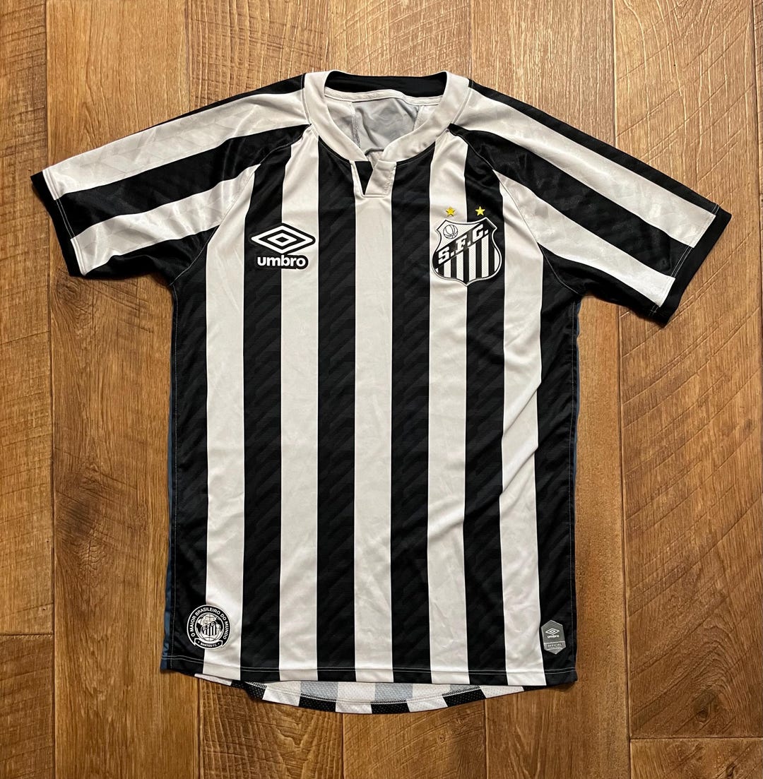 Umbro Santos FC ユニフォーム Amazon.com: Umbro Santos FC Men's Home Soccer Jersey 2022