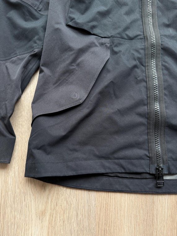 On Cloud Waterproof Explorer Jacket - image 3