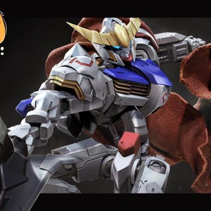Figurine 3D à peindre du Gundam Barbatos de Mobile Suit Gundam Iron-Blooded Orphans, sculpture en résine représentant le mecha en pose de combat dynamique brandissant sa masse d'armes caractéristique, cape rouge flottante, posé sur un socle de ruines avec effets d'impact, armure grise et bleue aux détails angulaires, statue de collection garage kit créée par le sculpteur bulkamancer
