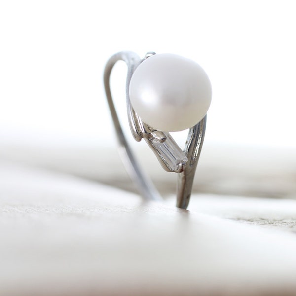 White Freshwater Pearl Ring Sterling Silver Plated Settings Size 6-8 with 9mm Centered White Pearl and One Zircon Stone Mounted on Each Side