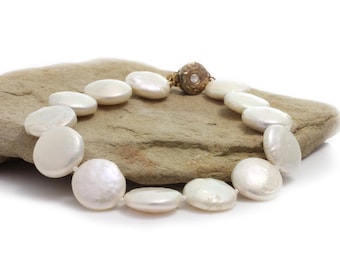 Squisito braccialetto di perle barocche per le donne Braccialetto di perle d'acqua dolce bianche a forma di moneta 6-8 pollici Ottimo regalo per le festività natalizie