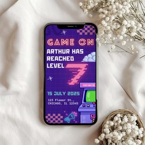 Convite de aniversário de fliperama editável no Canva, convite para festa de jogos retrô, modelo de aniversário de videogame digital para crianças, cartão personalizável