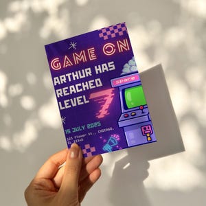 Convite de aniversário de fliperama editável no Canva, convite para festa de jogos retrô, modelo de aniversário de videogame digital para crianças, cartão personalizável