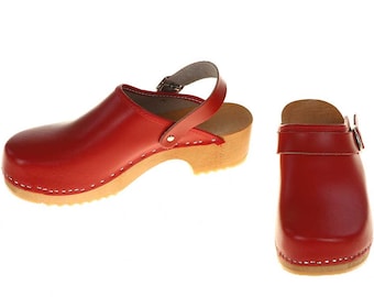 Clogs red with turnable strap