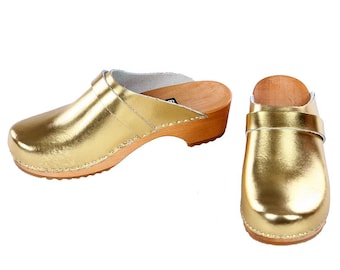 Patent leather Clogs gold