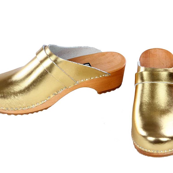 Patent leather Clogs gold