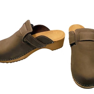 Nubuk Clogs with buckle
