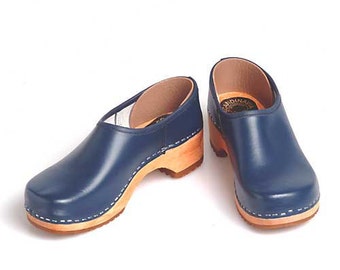 Geschlossene Clogs blau