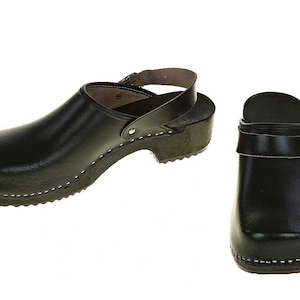 Clogs black with turnable strap