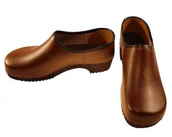 Closed Clog brown