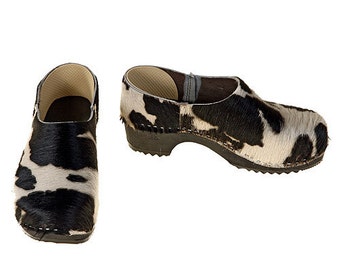 Closed Cowhide Clog black-white