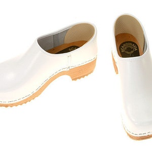 Closed Clog white