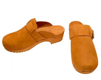 Nubuk Clogs with buckle honey color