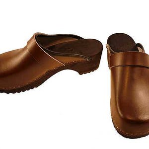 Clogs brown