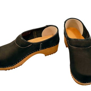 Closed Nubuk Clog black