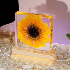 Sunflower Resin Night Light | Handmade Floral Lamp Gift for Her | Positive Energy Lamp | Mother&#39;s Day, Anniversary Gift,birthday gifts