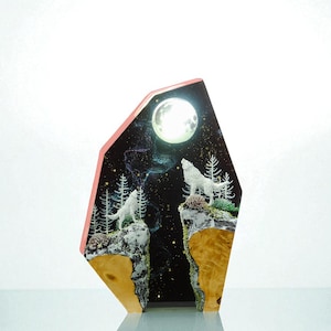 White Wolf Galaxy Lamp – Handmade Resin Night Light, Wolf Spirit Animal Light, Galaxy Forest Decor, Unique Gift for Him or Her