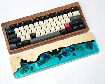 Ocean Resin Wrist Rest – Handmade Epoxy Palm Rest for Mechanical Keyboards – Sea Theme Desk Accessory – Ocean Wave Keyboard Wrist Pad
