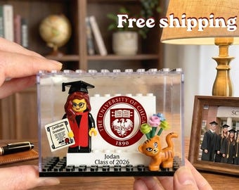 Minifigura personalizada de graduado con vitrina, set de minifiguras de mascotas, figuras de graduación, regalos únicos para estudiantes graduados, promoción de 2026.