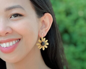 Earrings Handmade Jewelry from Real Daisy  Flower Resin for Bridal Accessory 24K Gold Plated hypoallergenic Earrings Hand Painted with Resin