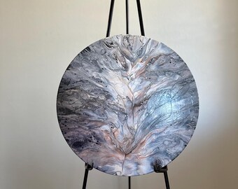 Arte fluido en gris, plata y oro rosa: lienzo redondo de 16 pulgadas