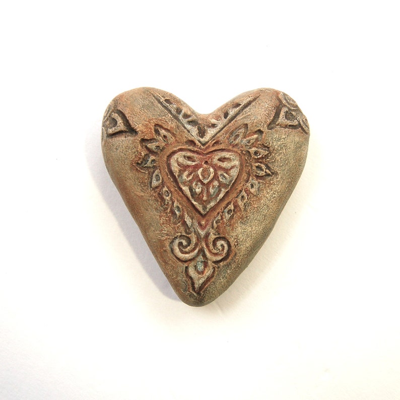 Mixed media hand-sculpted Victorian heart wall decoration for year around symbol of your love. Sue Thomson, Livingstone Studio afbeelding 4