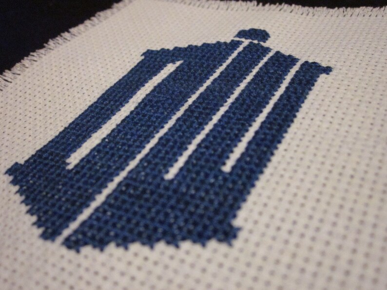 2010 Doctor Who logo /// cross-stitch pattern image 1