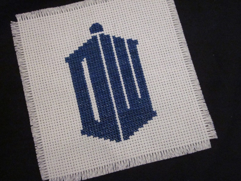 2010 Doctor Who logo /// cross-stitch pattern image 0