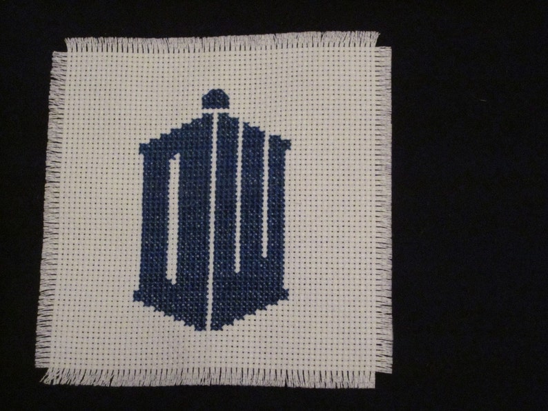 2010 Doctor Who logo /// cross-stitch pattern image 2