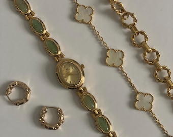 Reloj de piedra verde de estilo vintage y pulsera de dijes hecha a mano