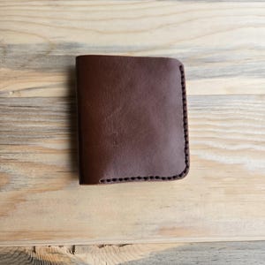 Cartera básica de dos pliegues verticales