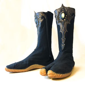 Ninja tabi shoes, black summer cotton fabric boots, leather, vegan split toe, unique, custom, Japanese barefoot, flat sole socks, gemstone image 3