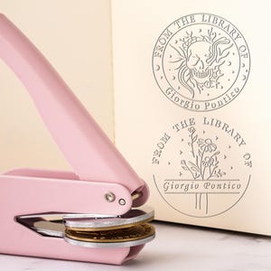 Timbro per libri personalizzato, timbro per biblioteca personalizzato, da The Library of Book Stamps, timbro floreale per libri, timbri con logo aziendale personalizzato