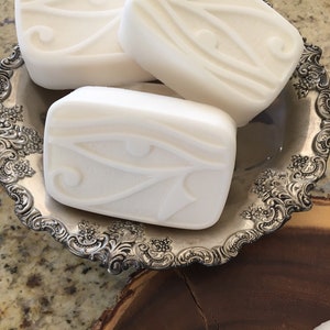Organic Hand Made Soap, essential oil, Bath Soap, Artisan Soap, Aromatherapy, Skincare, Scented Soap, Wedding Favor, Dragons Blood