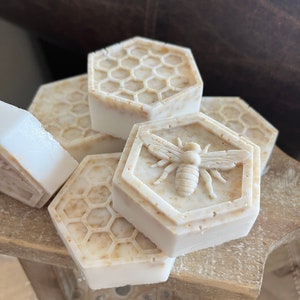 Organic Oatmeal Milk & HoneyComb Bar, essential oil, Bath Soap, Artisan Soap, Aromatherapy, Skincare, Scented Soap, Wedding Favor.