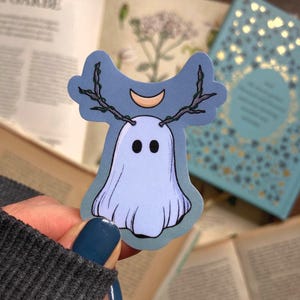Halloween Geist Aufkleber - Samhain Aufkleber, Geist, Bücherwurm, Herbst Herbst Aufkleber, Vinyl wasserfest, witchy, gruselig, Mond, Fantasie, kindle