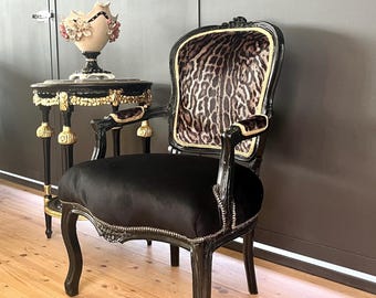 Fauteuil en velours à imprimé léopard : chaise de style Louis XV baroque faite main