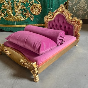 Cute Pet Bed Nostalgic Baroque Rococo Style Velvet Pink Silver Finish Small Dog Sofa Retro French Style in Gold Finish Birthday Gift For Her