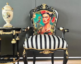 Przepiękny, funkcjonalny fotel: styl barokowy w aksamitnym fotelu z nadrukiem portretu Fridy Kahlo