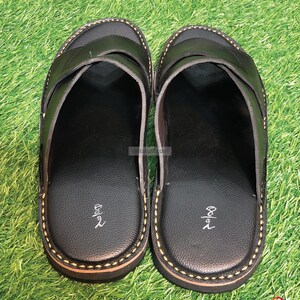 Handgjord svart läder Peshavari Chappal: Traditionell etnisk sandal bild 4